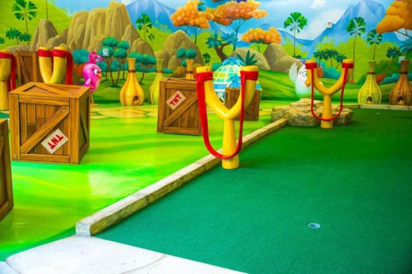 ANGRY BIRDS MINI GOLF