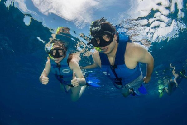 MERGULHO COM SNORKEL NO MUSEU SUBMARINO DE CANCÚN