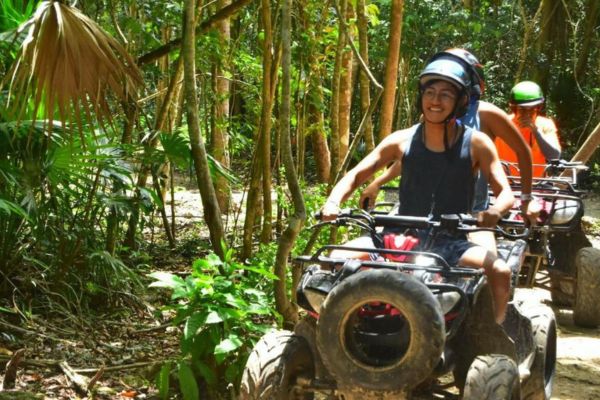 PASSEIO DE QUADRICICLO COM TIROLESA E CENOTE NA FLORESTA