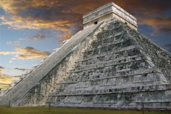 PASSEIO GUIADO POR CHICHÉN ITZÁ, UM CENOTE E VALLADOLID