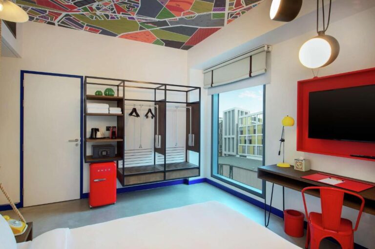 HAMPTON BY HILTON DUBAI AL SEEF