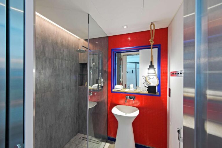 HAMPTON BY HILTON DUBAI AL SEEF