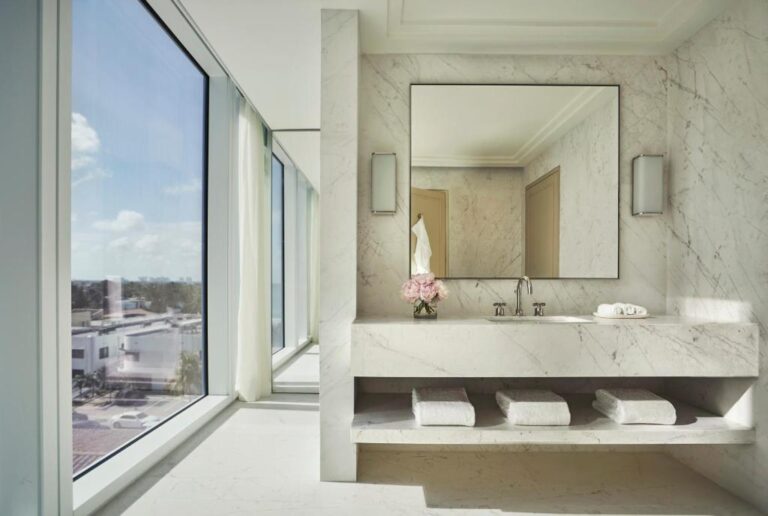 Four Seasons Hotel at The Surf Club