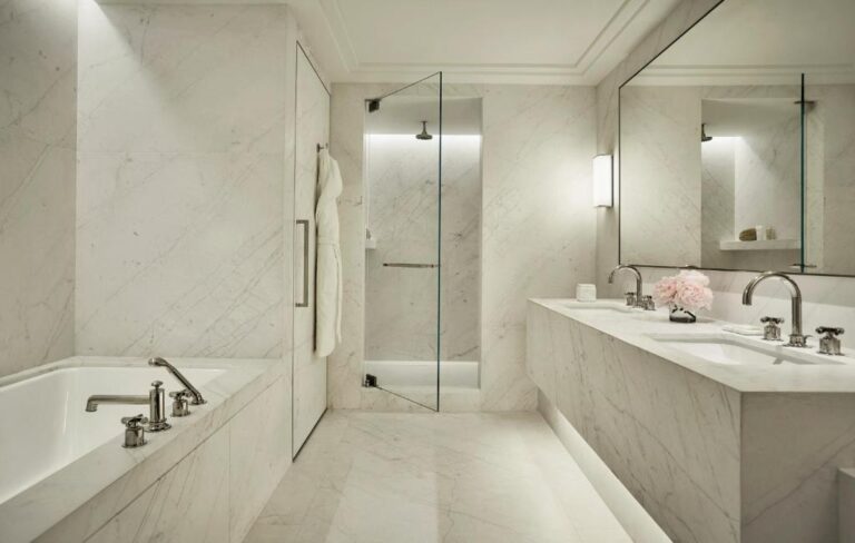 Four Seasons Hotel at The Surf Club
