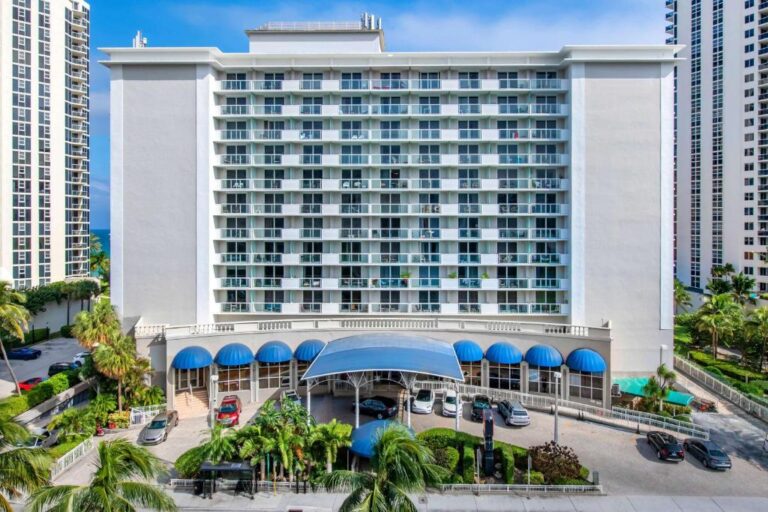 Ramada Plaza by Wyndham Marco Polo Beach Resort